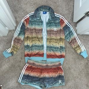 Gently used Adidas casual wear set. The jacket is an XL and the shorts are a L.